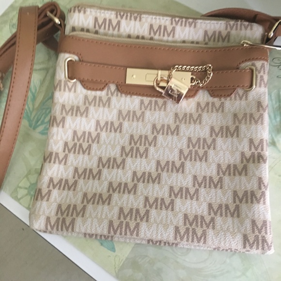 Meet your Posher, Lesley - Picture 3 of 4